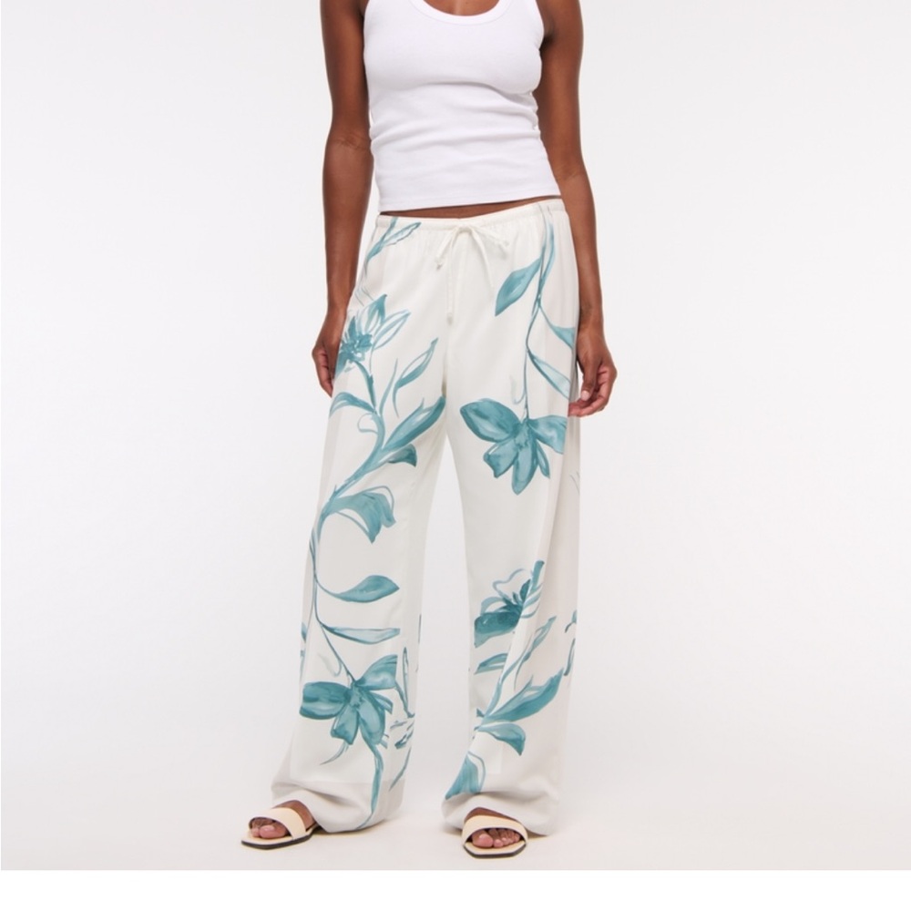 Nwt Abercrombie wide leg drapey pants small short